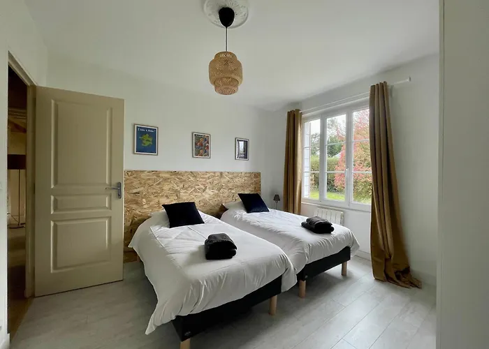 La Maison Des Declos Avec Parking Prive Holiday home *