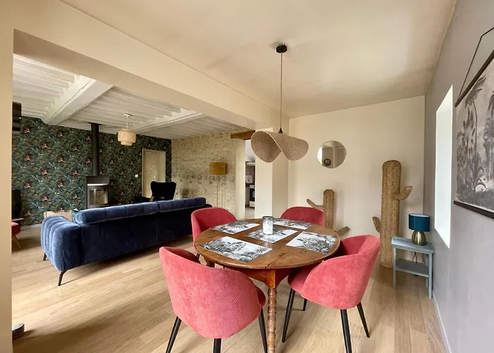 La Maison Des Declos Avec Parking Prive Holiday home *