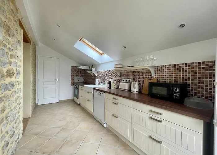 La Maison Des Declos Avec Parking Prive Holiday home