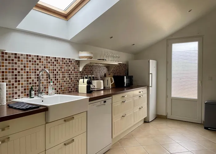 La Maison Des Declos Avec Parking Prive Holiday home *